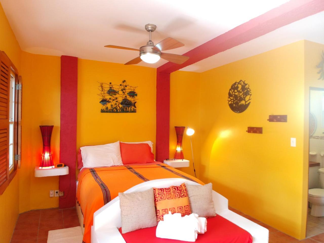Seaside Cabanas Hotel Caye Corker Eksteriør bilde
