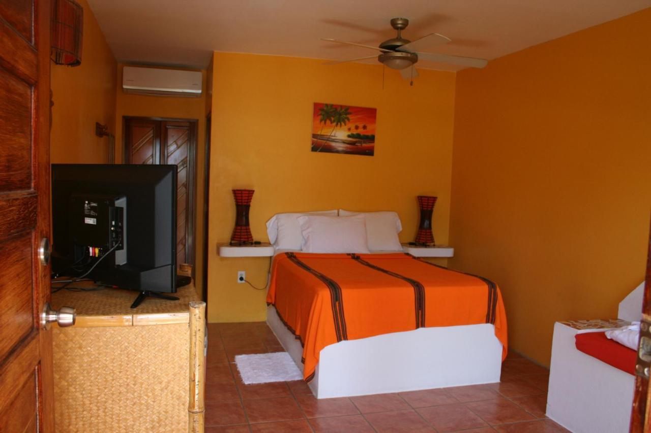 Seaside Cabanas Hotel Caye Corker Eksteriør bilde