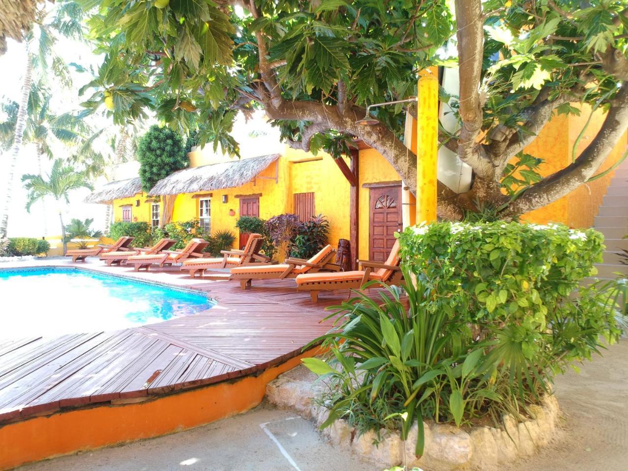 Seaside Cabanas Hotel Caye Corker Eksteriør bilde