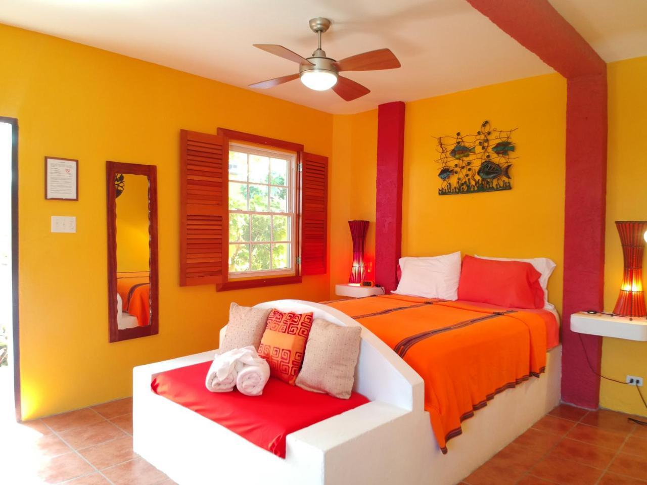 Seaside Cabanas Hotel Caye Corker Eksteriør bilde