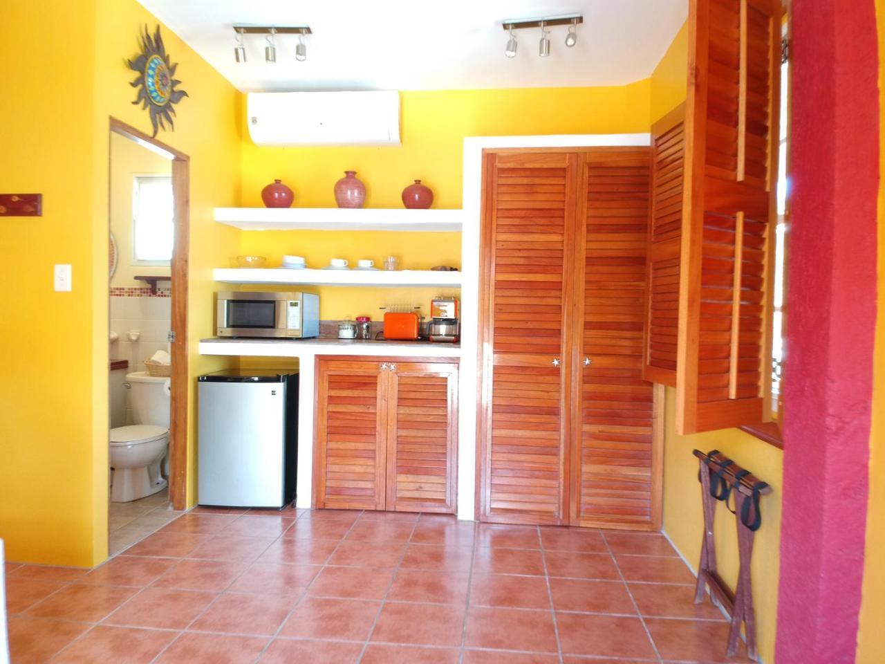 Seaside Cabanas Hotel Caye Corker Eksteriør bilde