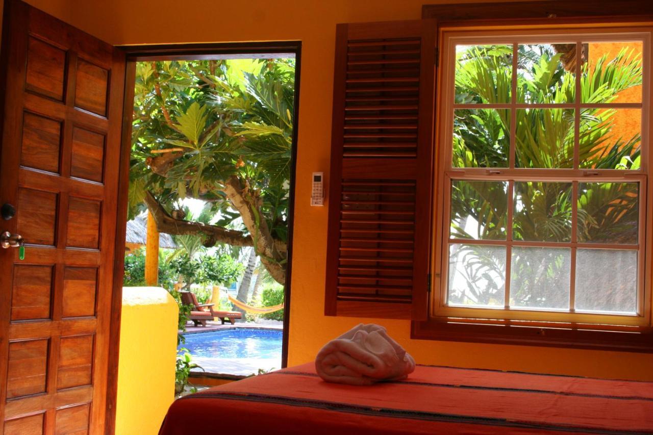 Seaside Cabanas Hotel Caye Corker Eksteriør bilde